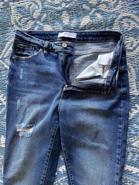 KanCan Women’s Skinny Jeans in Dark Blue with Faded Wash